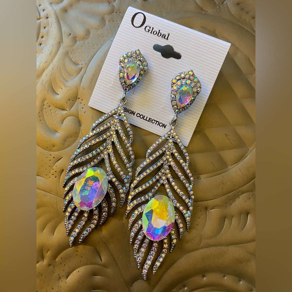 Crystal Leaf Earring - Picture 1 of 9
